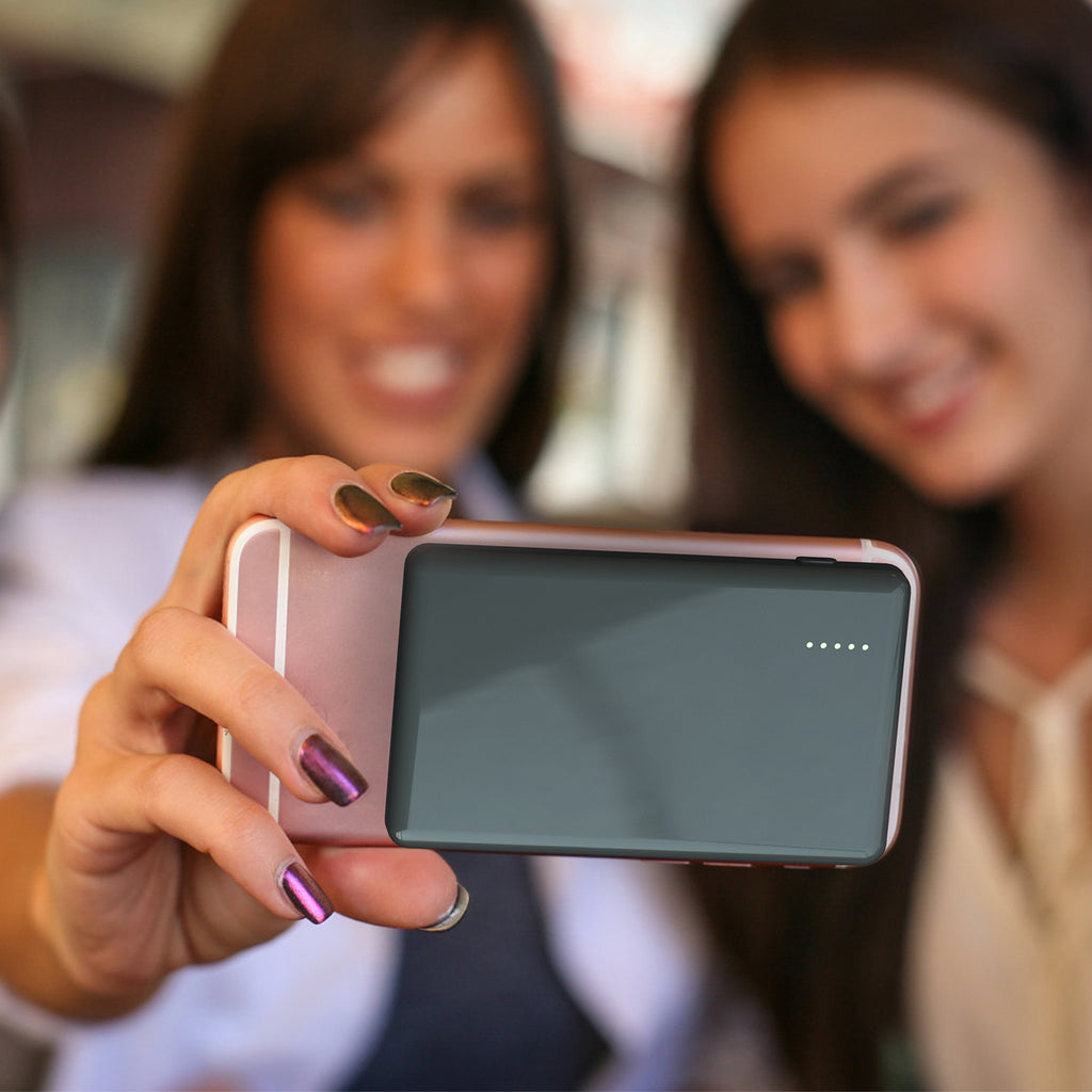 PD 20W magnetic fast charger port detail